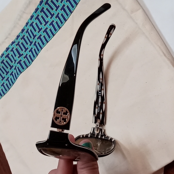 🍊 Tory Burch Black & Rose-Gold Polarized Sunglasses Pre-owned - Picture 2 of 16